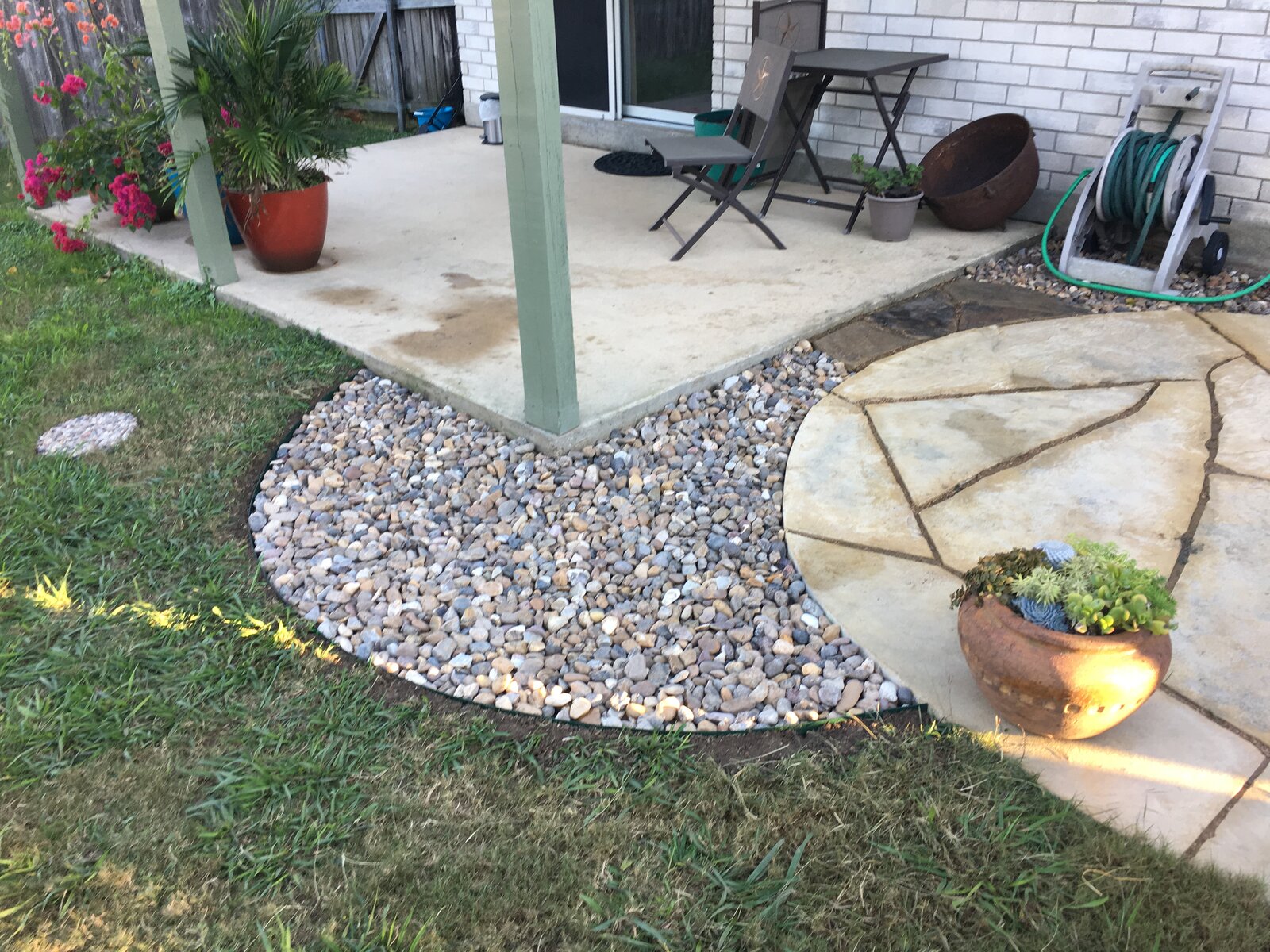 Drought-tolerant garden bed