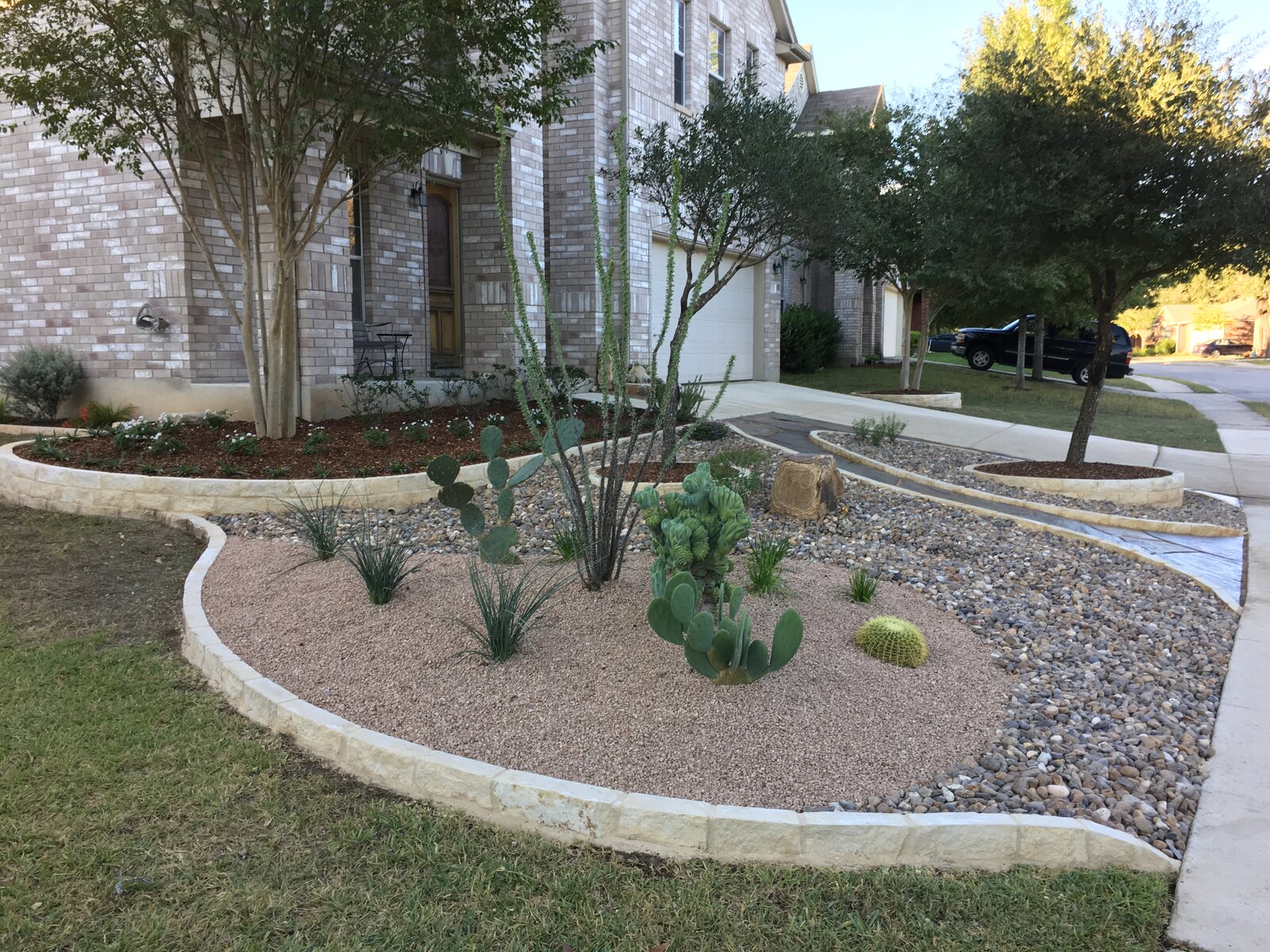 Drought-tolerant garden bed
