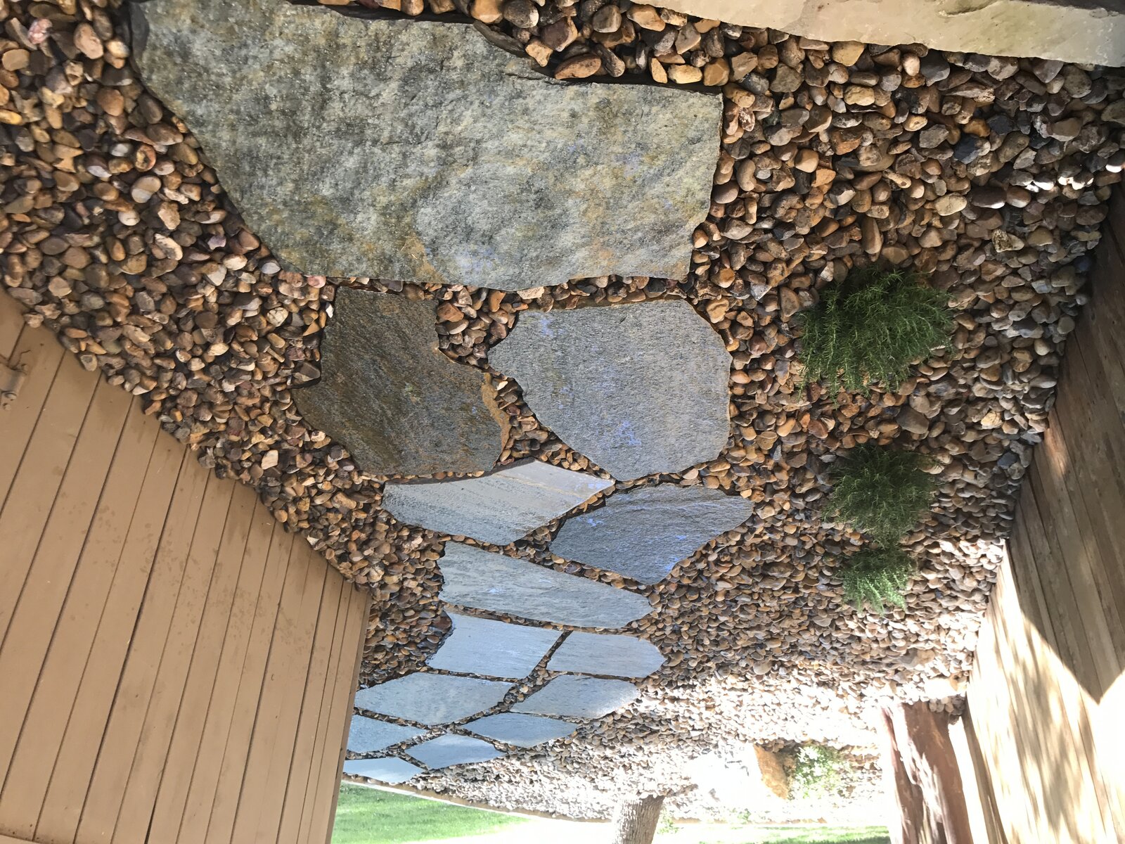 Drought-tolerant garden bed