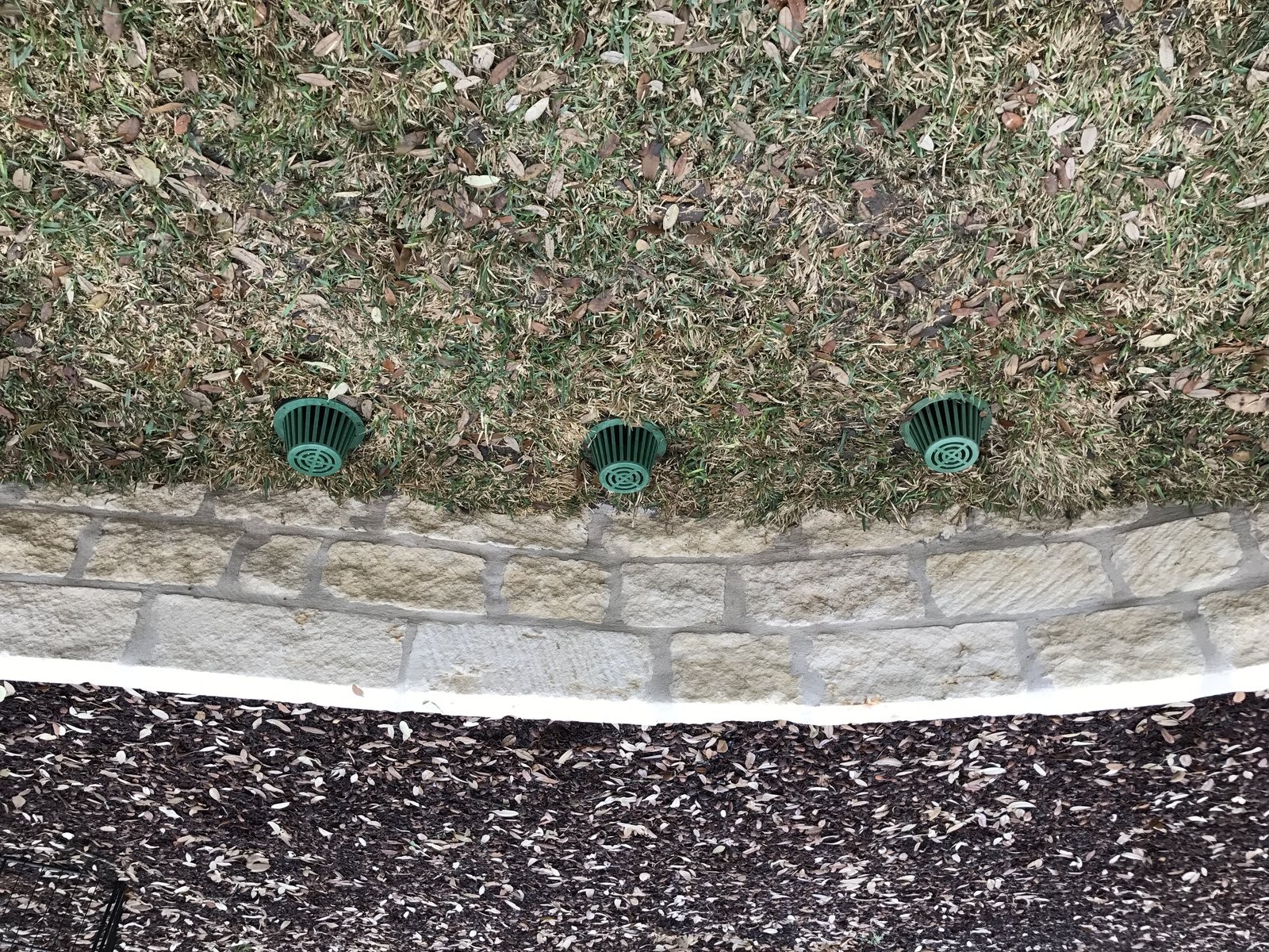 Drought-tolerant garden bed