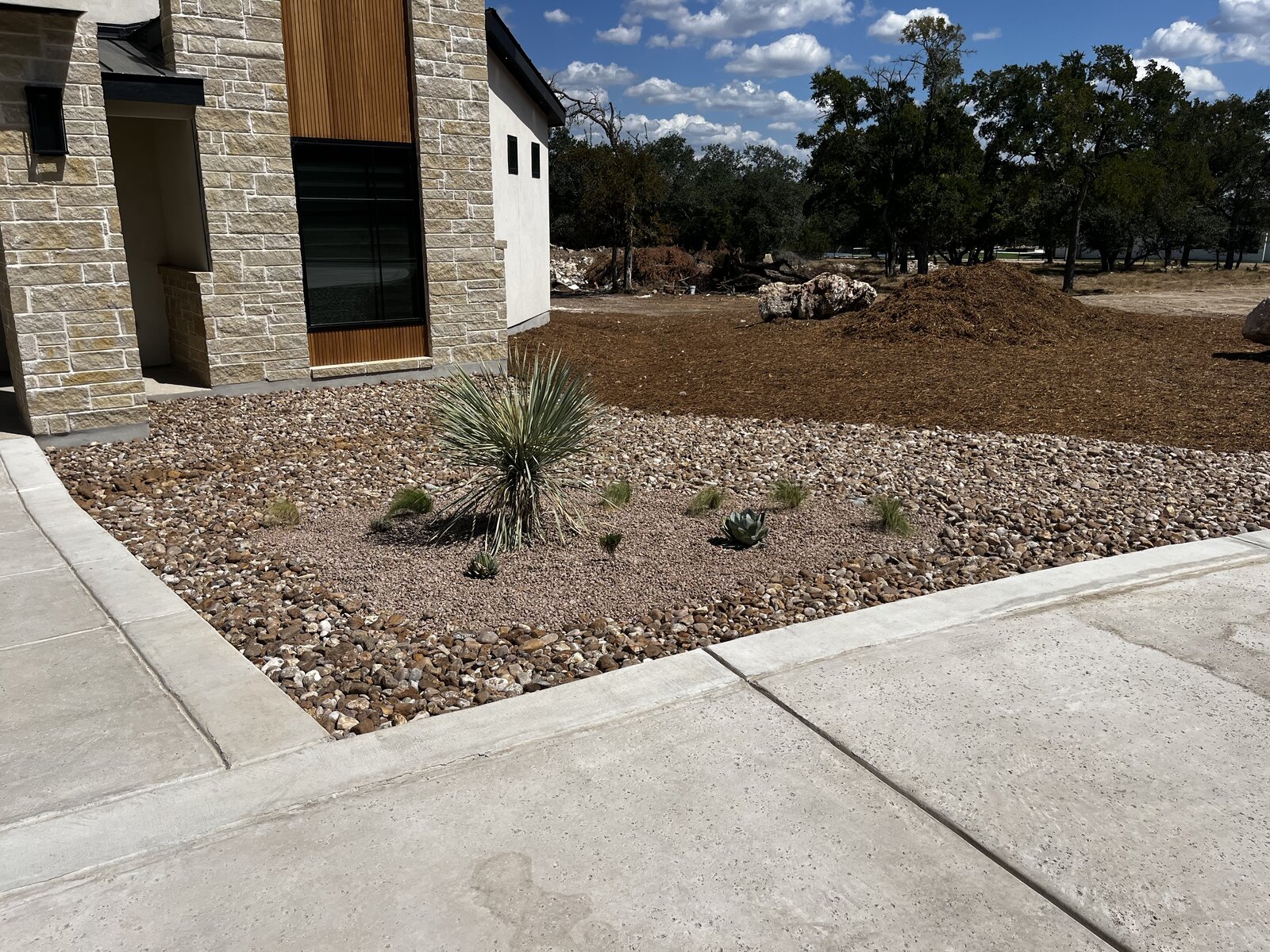Yucca and gravel hardscape planting bed